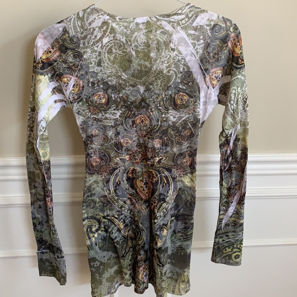 Flattering V-neck top - Picture 4 of 5